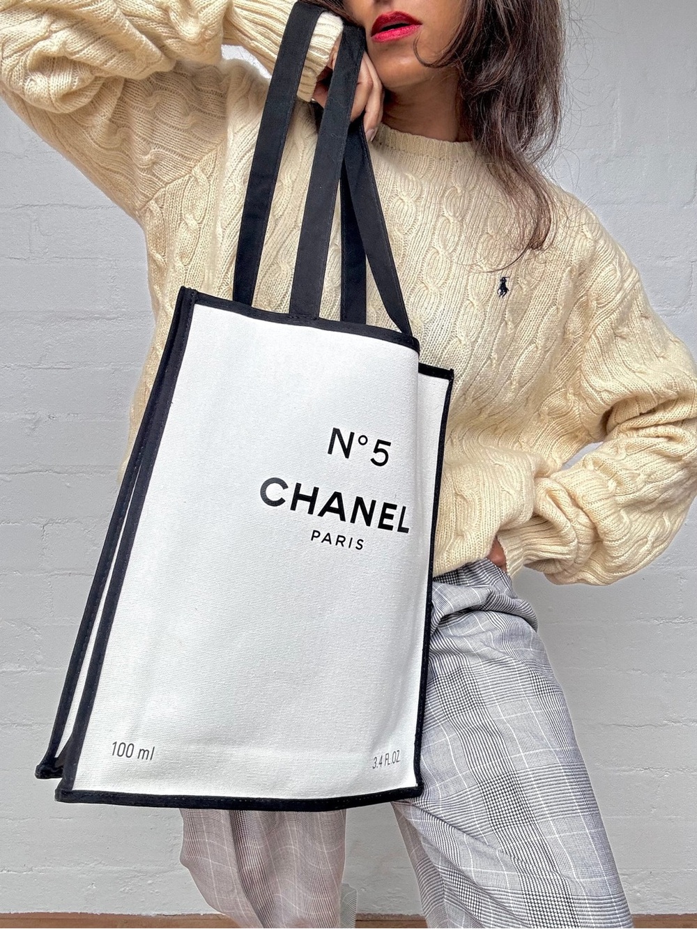 Perfume gift tote CHANEL White and Black Tote Bag - N°5 Paris